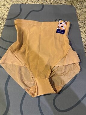Honeylove High-Waist Shapewear Briefs in Nude